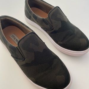 steve madden slip on